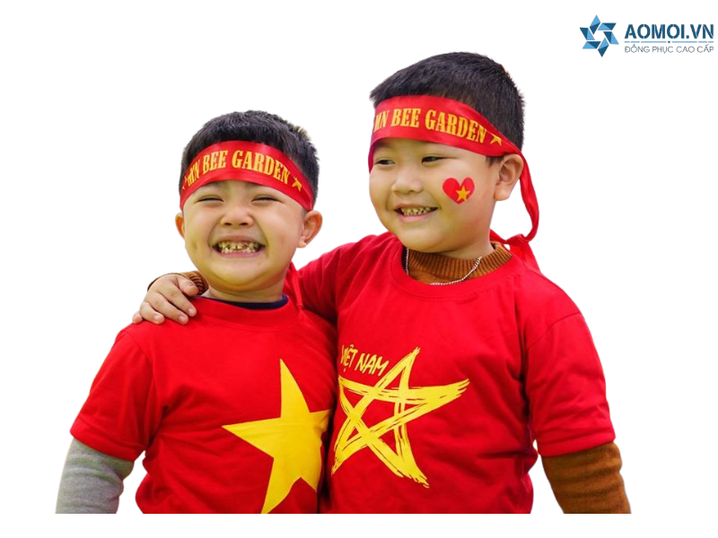 Áo cờ đỏ sao vàng được sản xuất từ chất liệu vải mềm mại, thấm hút mồ hôi tốt, đường may chắc chắn và hình in bền đẹp