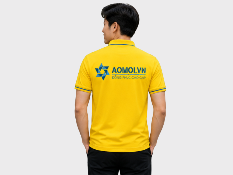 Mẫu Áo Phông Đồng Phục Màu Vàng Năng Động Và Trẻ Trung là lựa chọn lý tưởng dành cho doanh nghiệp, đội nhóm, câu lạc bộ và tổ chức muốn tạo nên hình ảnh nổi bật, tích cực và đầy sức sống.