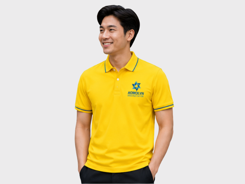 Mẫu Áo Phông Đồng Phục Màu Vàng Năng Động Và Trẻ Trung là lựa chọn lý tưởng dành cho doanh nghiệp, đội nhóm, câu lạc bộ và tổ chức muốn tạo nên hình ảnh nổi bật, tích cực và đầy sức sống.