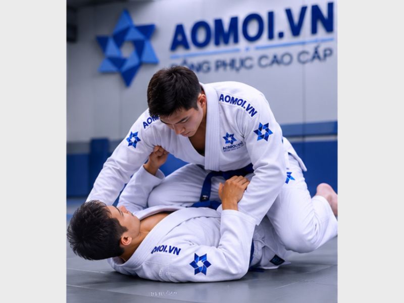 Đồng phục Jiu Jitsu AOMOI.VN cao cấp, chất liệu bền chắc, thoáng khí, thiết kế chuẩn thi đấu và tập luyện.